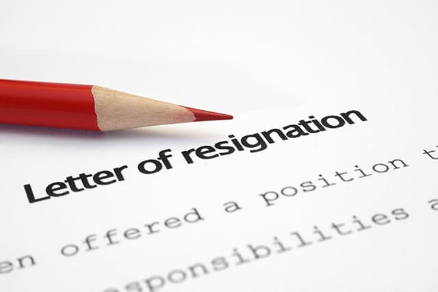 Jika Anda ingin mendapatkan hak karyawan saat resign, syarat pertama yang harus dipenuhi adalah Anda harus mengajukan secara